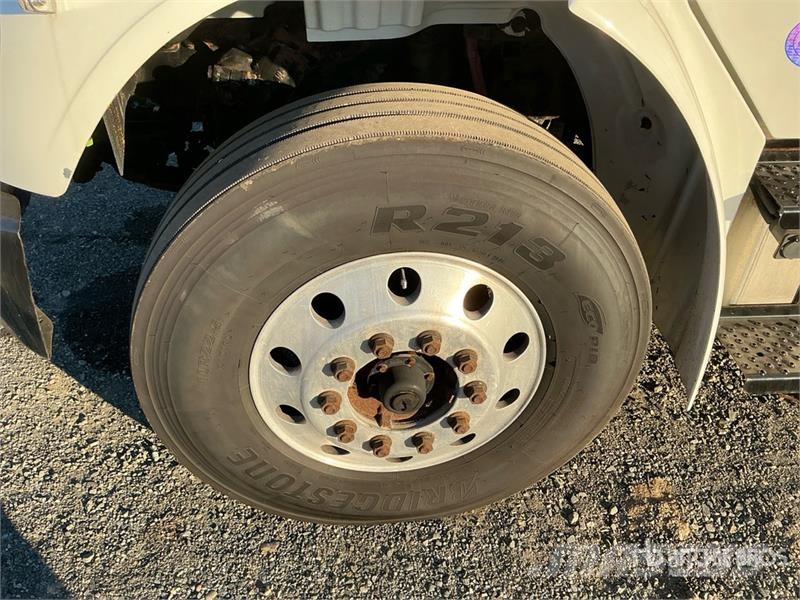 Freightliner M2 106 4x2 Van Truck Furgons