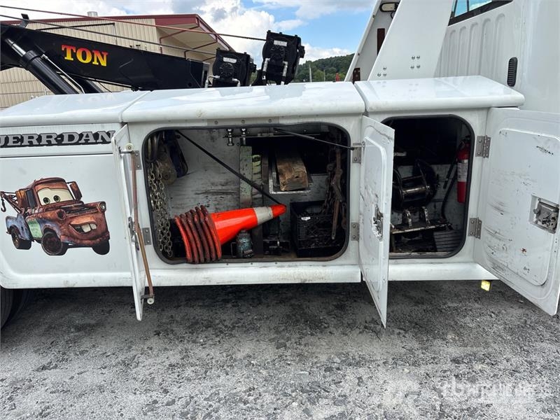 Freightliner M2 106 4x2 Extended Cab Tow Truck Hinausautot