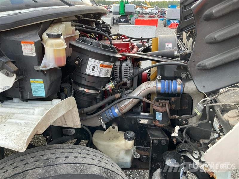 Freightliner M2 106 4x2 Van Truck ボックスボディー、ウイング、箱車
