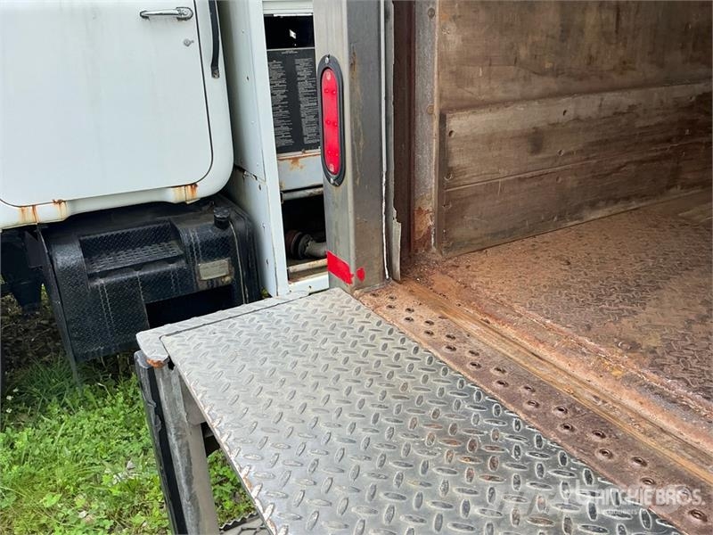 Freightliner M2 106 4x2 Van Truck Dobozos teherautók