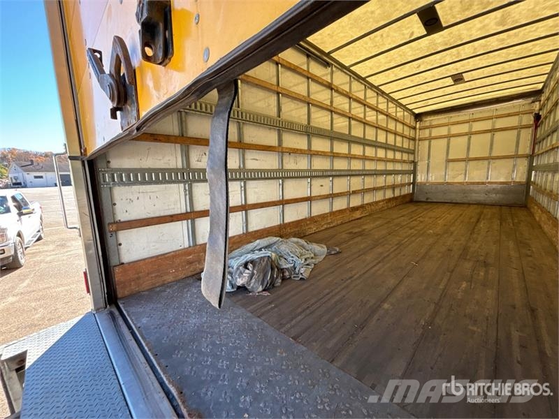 Freightliner M2 106 4x2 Van Truck Camiones caja cerrada