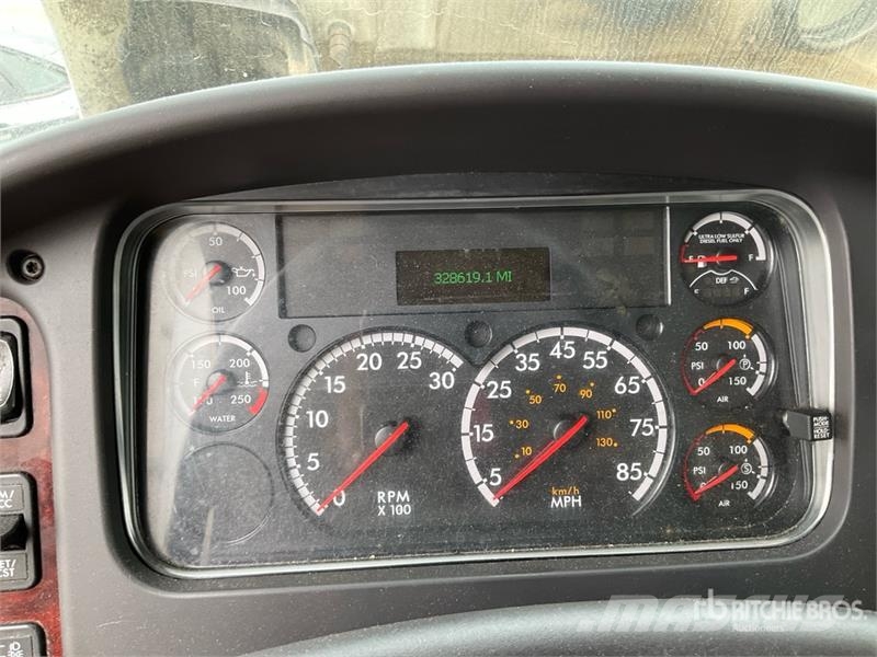 Freightliner M2 106 4x2 Van Truck (Inoperable) Kofferaufbau