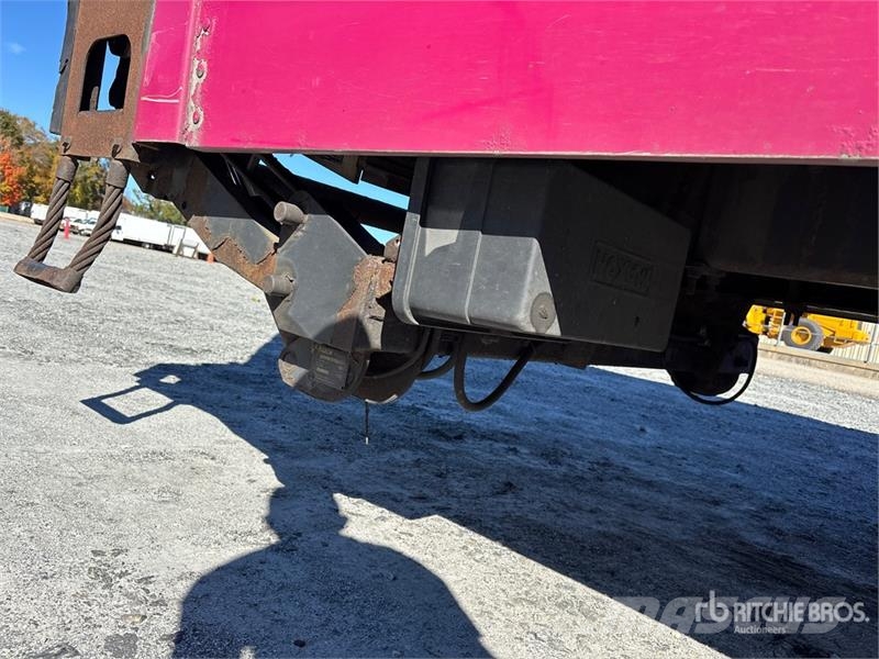 Freightliner M2 106 4x2 Moving Extended Cab Van Truck Фургони