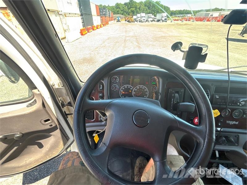 Freightliner M2 106 4x2 Van Truck Каросерии