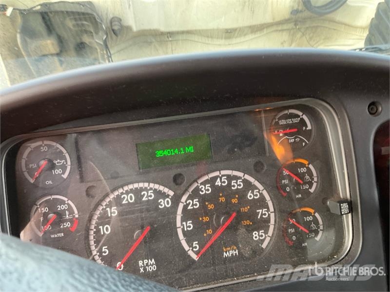 Freightliner M2 106 4x2 Van Truck ボックスボディー、ウイング、箱車
