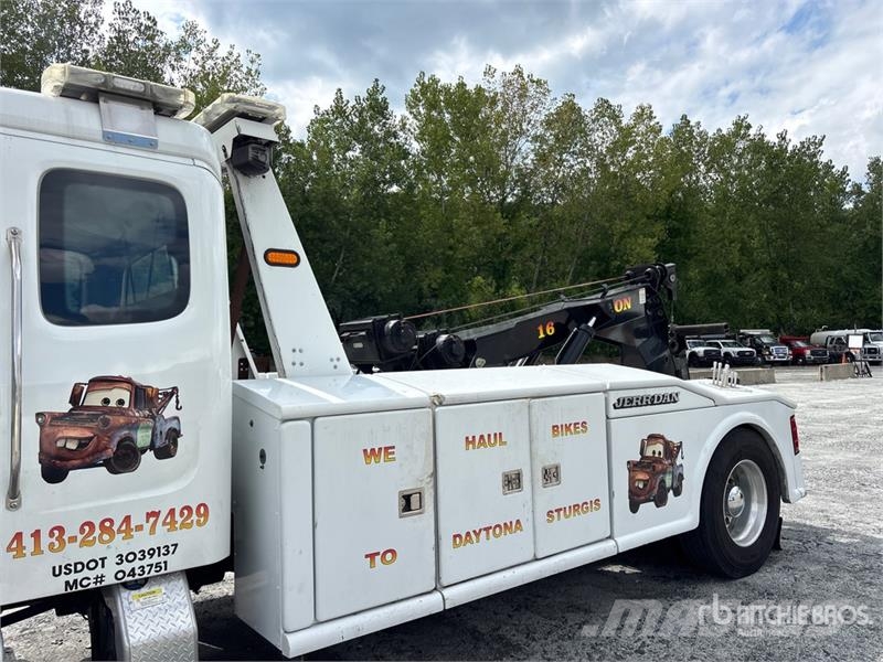 Freightliner M2 106 4x2 Extended Cab Tow Truck Hinausautot