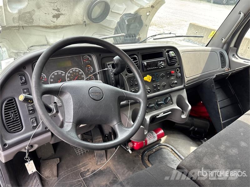 Freightliner M2 106 4x2 Van Truck Box body trucks