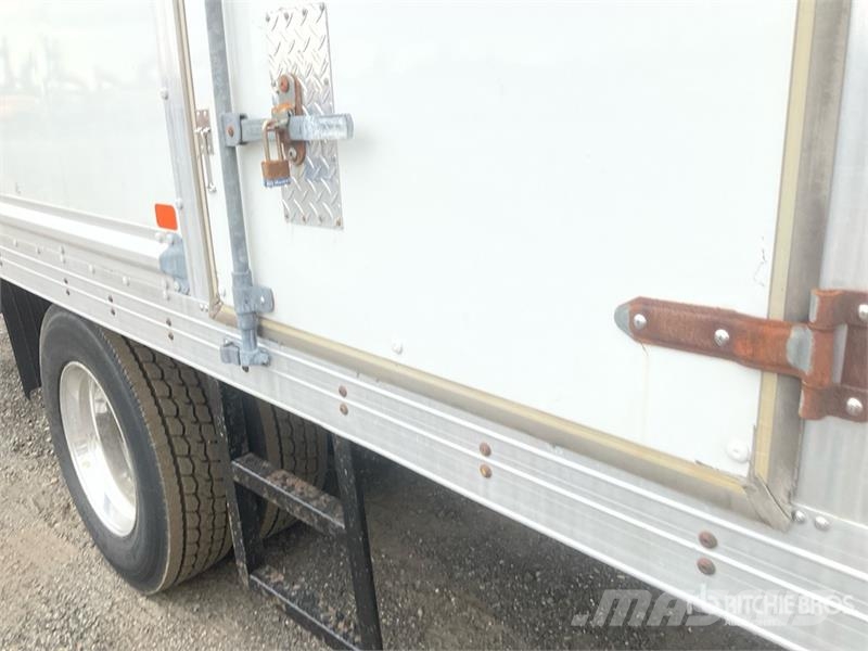 Freightliner M2 106 4x2 Van Truck Каросерии