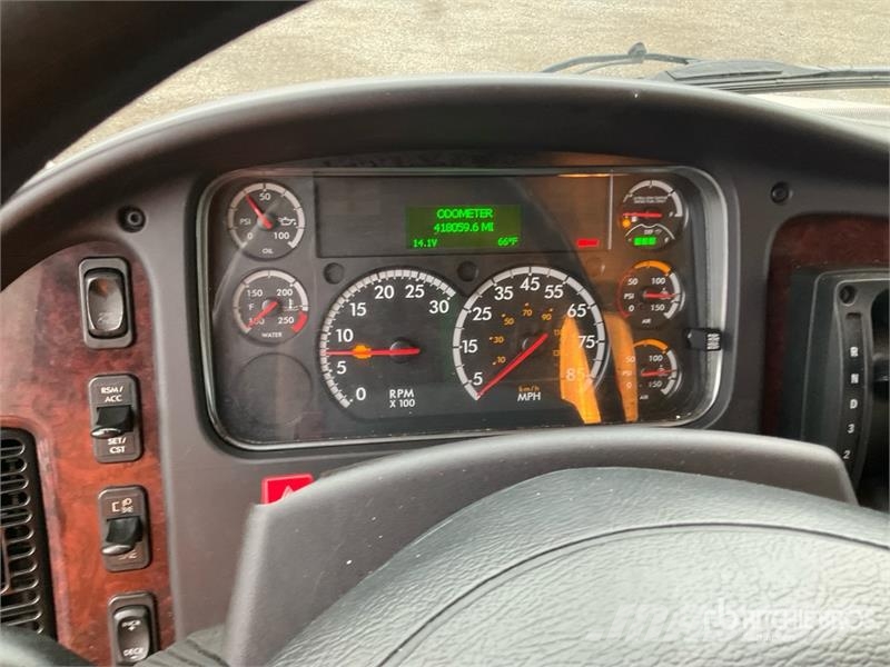 Freightliner M2 106 4x2 Van Truck Camion cassonati