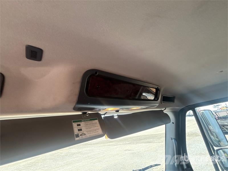 Freightliner M2 106 4x2 Van Truck (Inoperable) Camion cassonati