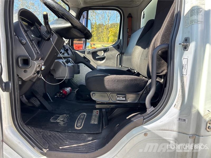 Freightliner M2 106 4x2 Van Truck Furgoonautod