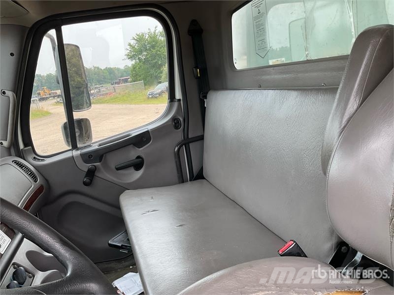 Freightliner M2 106 4x2 Van Truck (Inoperable) Kofferaufbau