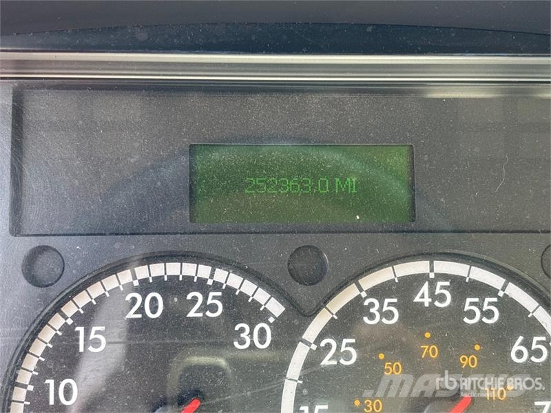 Freightliner M2 106 4x2 Van Truck Skriňová nadstavba
