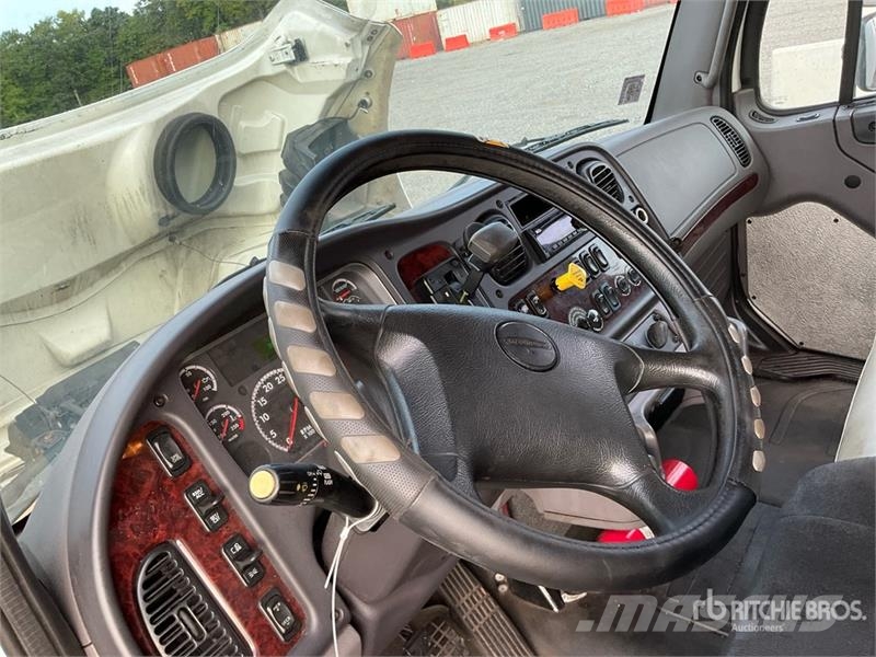 Freightliner M2 106 4x2 Van Truck ボックスボディー、ウイング、箱車