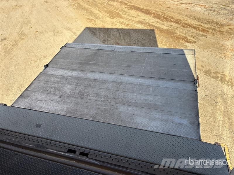 Freightliner M2 106 4x2 Van Truck Box trucks