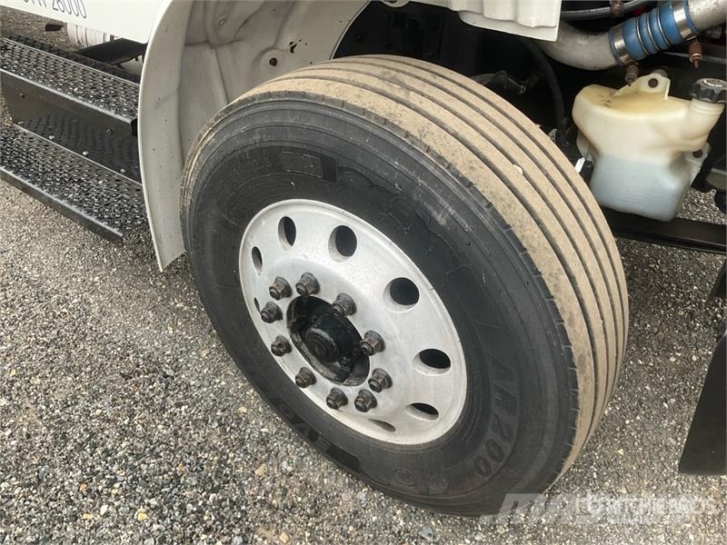Freightliner M2 106 4x2 Van Truck Каросерии