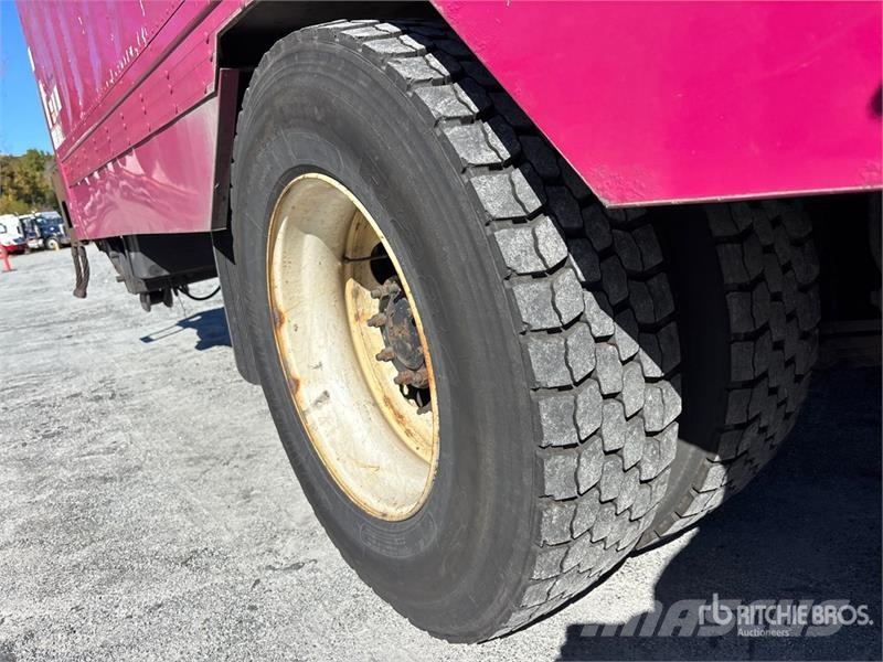 Freightliner M2 106 4x2 Moving Extended Cab Van Truck Фургони