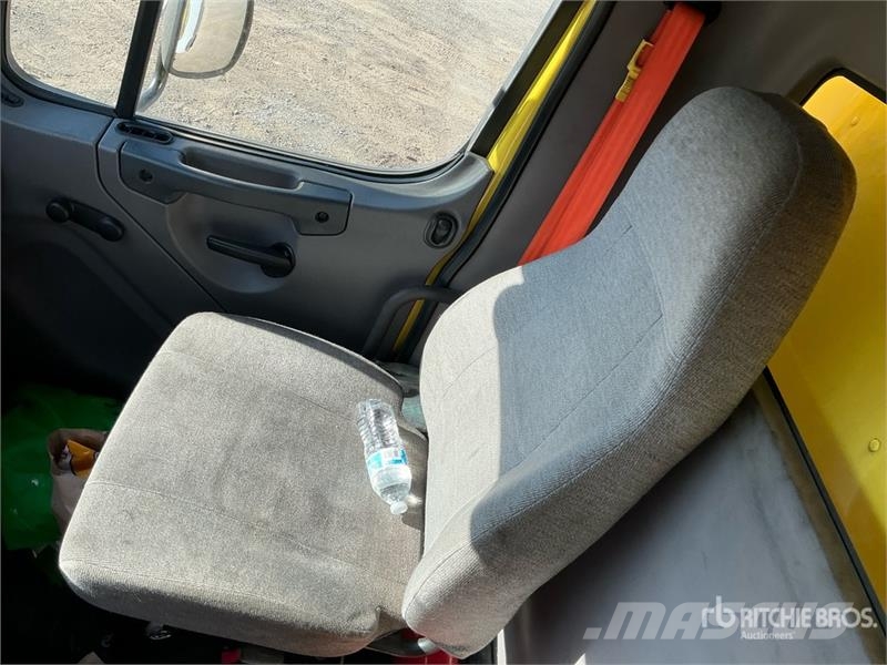 Freightliner M2 106 4x2 Van Truck Sanduk kamioni