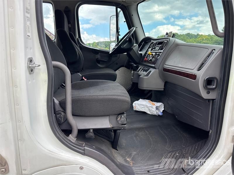 Freightliner M2 106 4x2 Extended Cab Tow Truck Hinausautot