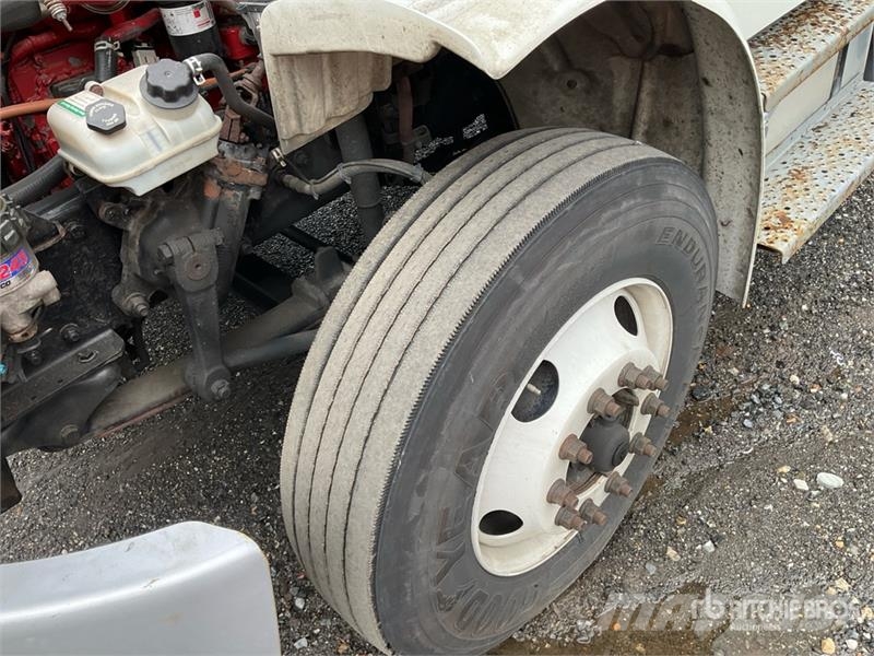 Freightliner M2 106 4x2 Van Truck Kapali kasa kamyonlar