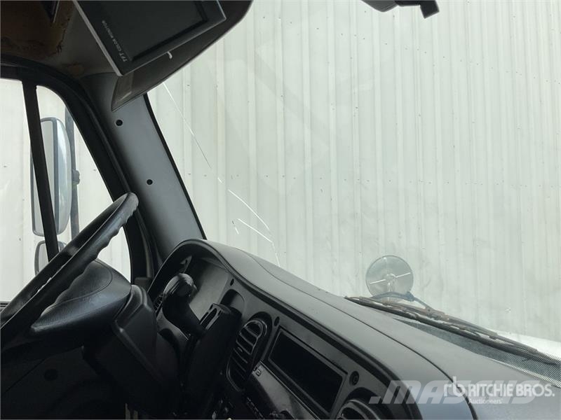 Freightliner M2 106 4x2 Van Truck 貨箱式卡車