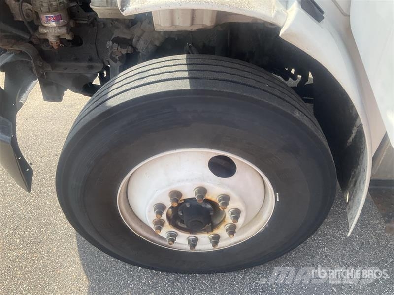 Freightliner M2 106 4x2 Van Truck (Inoperable) Samochody ciężarowe ze skrzynią zamkniętą