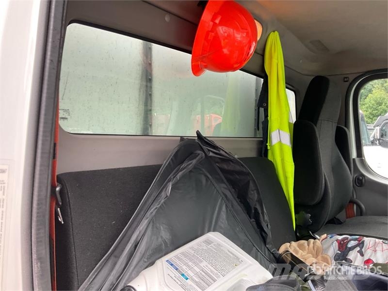 Freightliner M2 106 4x2 Van Truck Kapali kasa kamyonlar