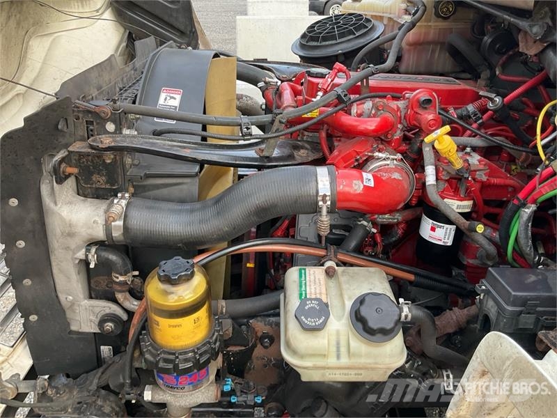 Freightliner M2 106 4x2 Van Truck ボックスボディー、ウイング、箱車