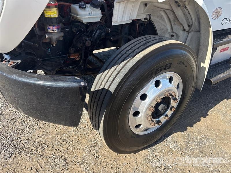 Freightliner M2 106 4x2 Van Truck Furgons