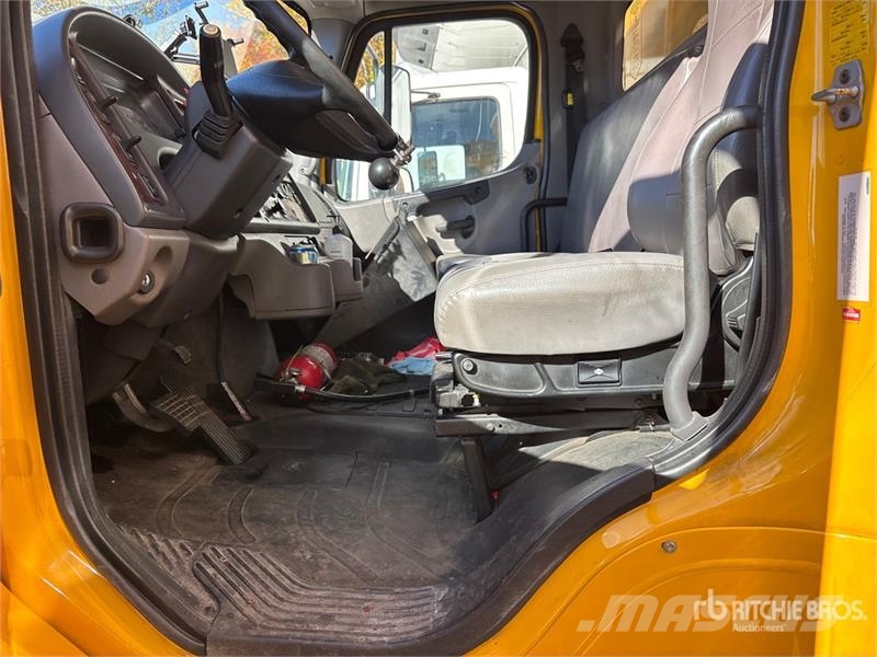 Freightliner M2 106 4x2 Van Truck Camiones caja cerrada