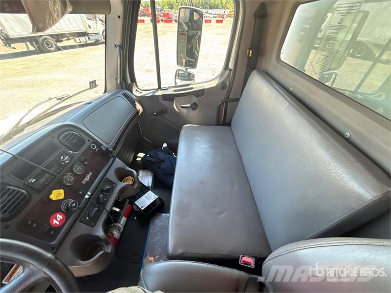 Freightliner M2 106 4x2 Van Truck Каросерии