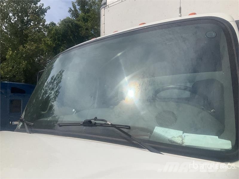 Freightliner M2 106 4x2 Van Truck (Inoperable) Samochody ciężarowe ze skrzynią zamkniętą