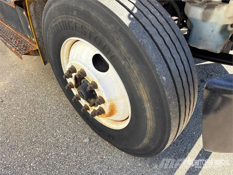 Freightliner M2 106 4x2 Van Truck Camiones caja cerrada