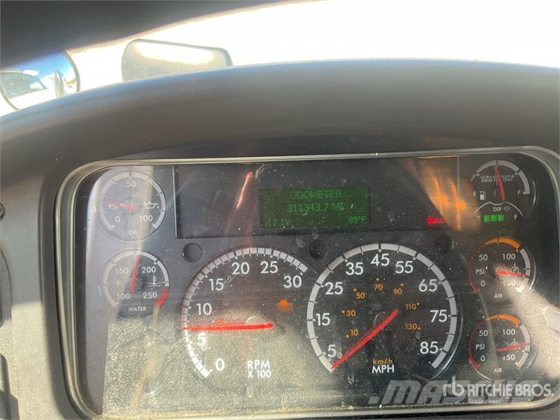 Freightliner M2 106 4x2 Van Truck Φορτηγά Κόφα