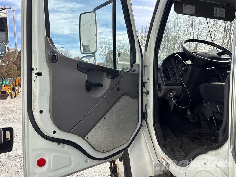 Freightliner M2 106 4x2 Van Truck Box body trucks