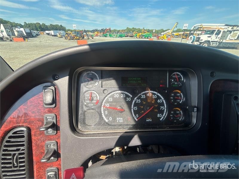 Freightliner M2 106 4x2 Van Truck (Inoperable) Camion cassonati