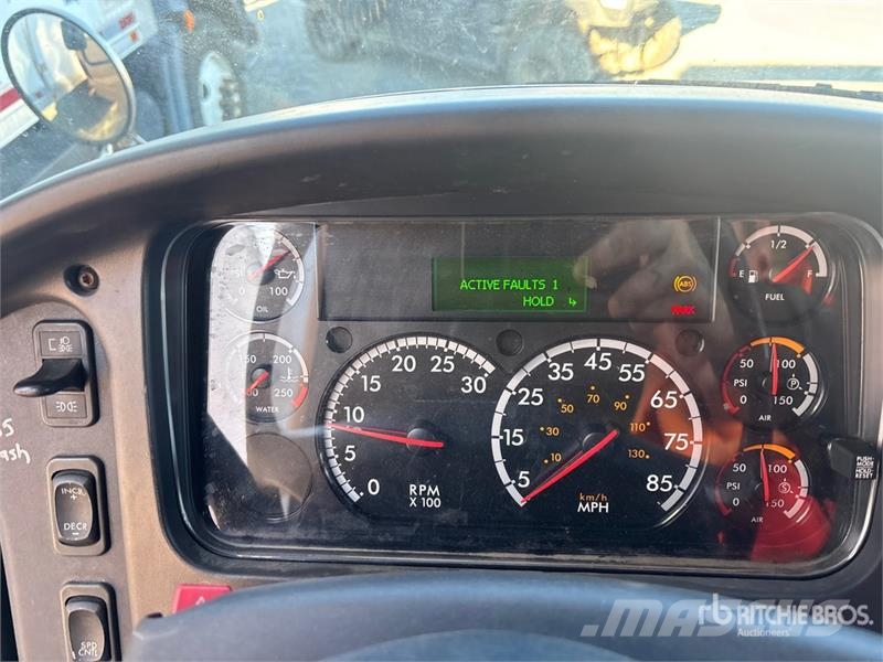 Freightliner M2 106 4x2 Van Truck Autocamioane