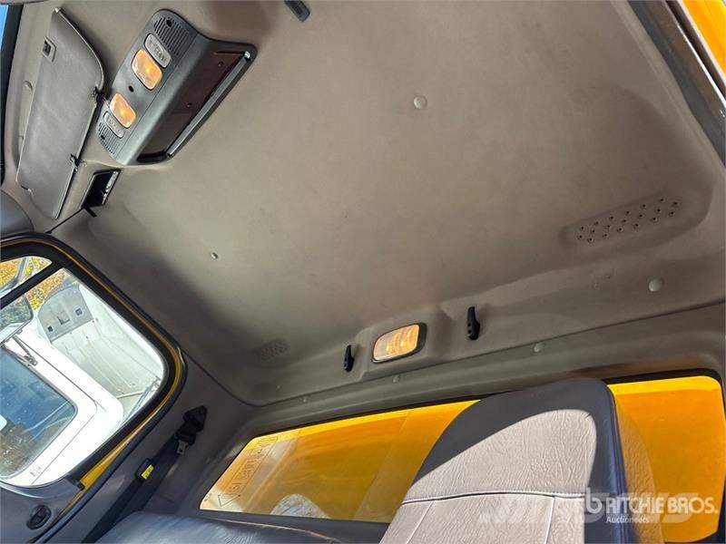 Freightliner M2 106 4x2 Van Truck Camiones caja cerrada