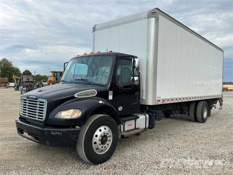 Freightliner M2 106 4x2 Van Truck Dobozos teherautók
