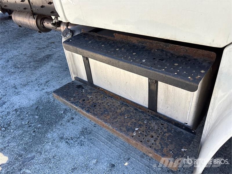 Freightliner M2 106 4x2 Van Truck Furgoonautod