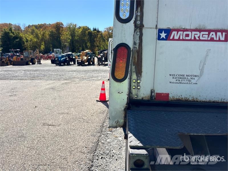 Freightliner M2 106 4x2 Van Truck Camiones caja cerrada