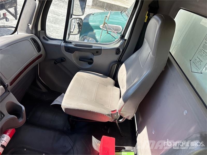 Freightliner M2 106 4x2 Van Truck Box trucks