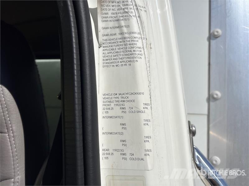 Freightliner M2 106 4x2 Van Truck Furgons