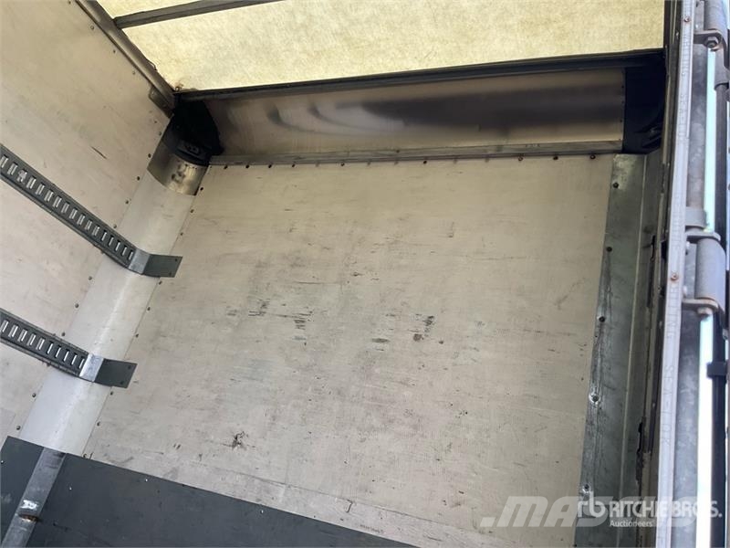 Freightliner M2 106 4x2 Van Truck ボックスボディー、ウイング、箱車