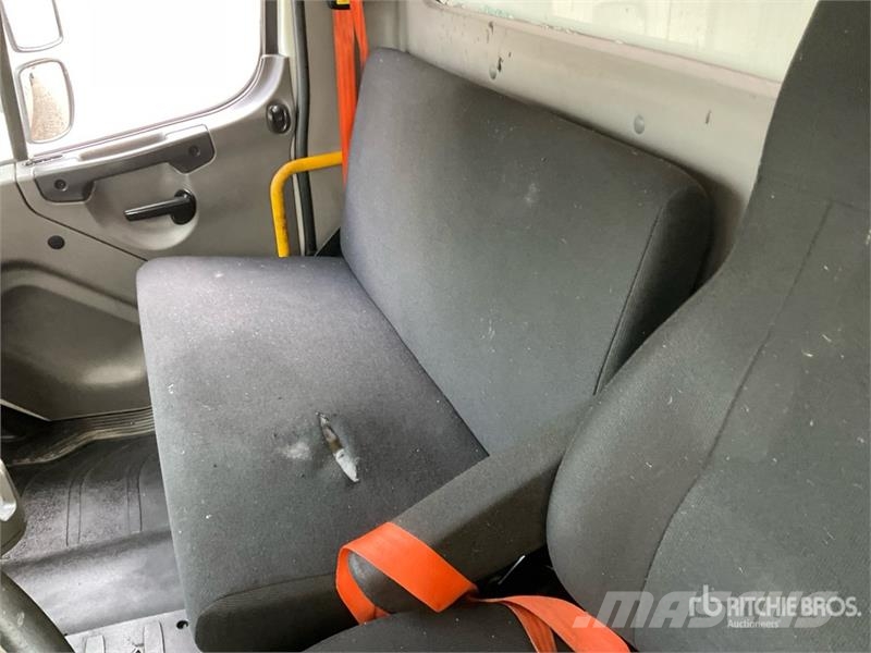 Freightliner M2 106 4x2 Van Truck 貨箱式卡車