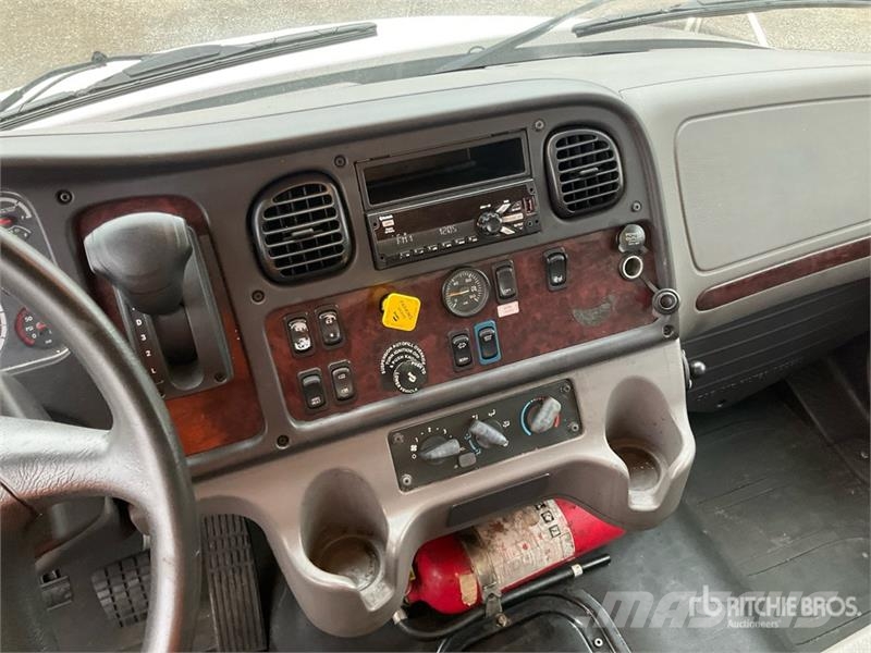 Freightliner M2 106 4x2 Van Truck Camion cassonati