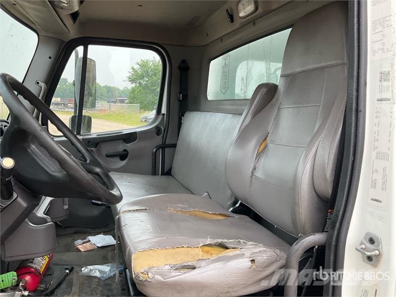 Freightliner M2 106 4x2 Van Truck (Inoperable) Kofferaufbau
