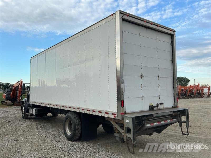 Freightliner M2 106 4x2 Van Truck Dobozos teherautók