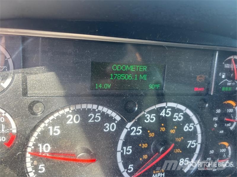 Freightliner M2 106 4x2 Van Truck (Inoperable) Camion cassonati