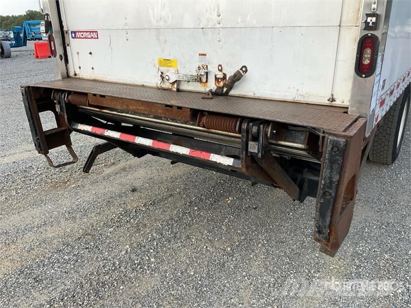 Freightliner M2 106 4x2 Van Truck ボックスボディー、ウイング、箱車
